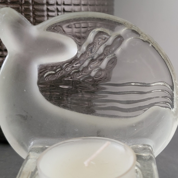 Frosted Whale Votive Holder from PartyLite, Vintage retired glass figural décor. - Picture 4 of 7